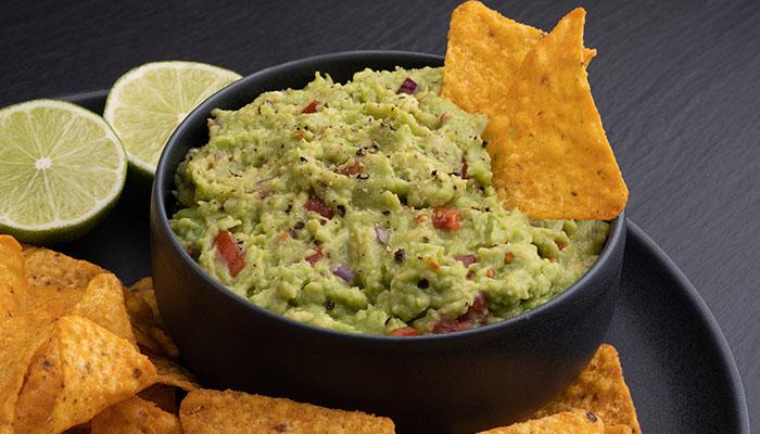 El Azteca Mexican Restaurant in Apple Valley, Minnesota fresh guacamole appetizer and homemade tortilla chips